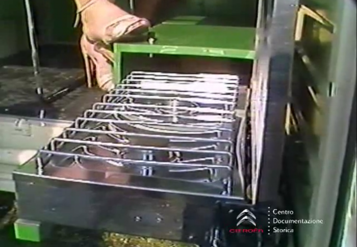 Slide-out cooker on the Acadiane Oasi