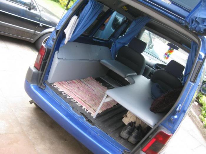 Bed in the back of a Citroen Berlingo camper