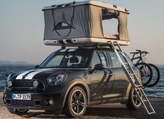Mini Countryman with a rooftop tent