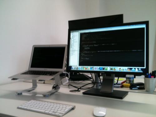 macbook air 13 inch set up as dual monitor workstation